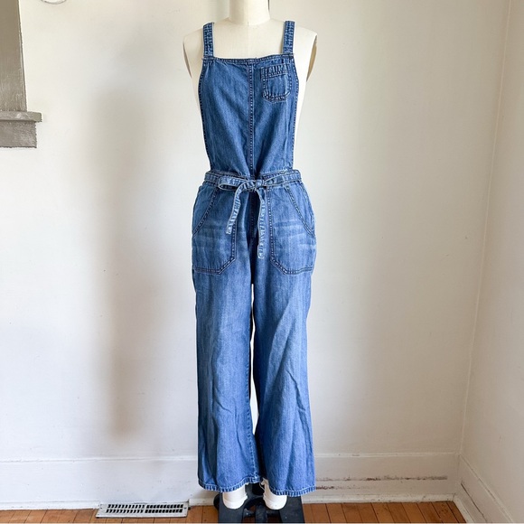 GAP Pants - ⭐️3/$30⭐️ (bundle deal) GAP Denim Overalls / Jumpsuit